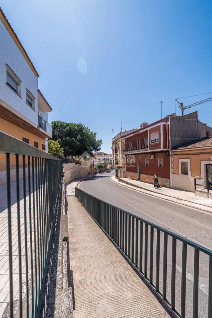 Vista exterior de Casa adosada en venta en Linares