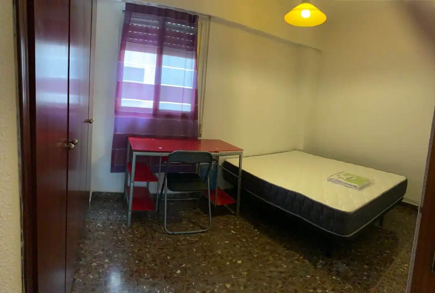Schlafzimmer von Wohnung zur Miete in Valencia mit Möbliert und Balkon