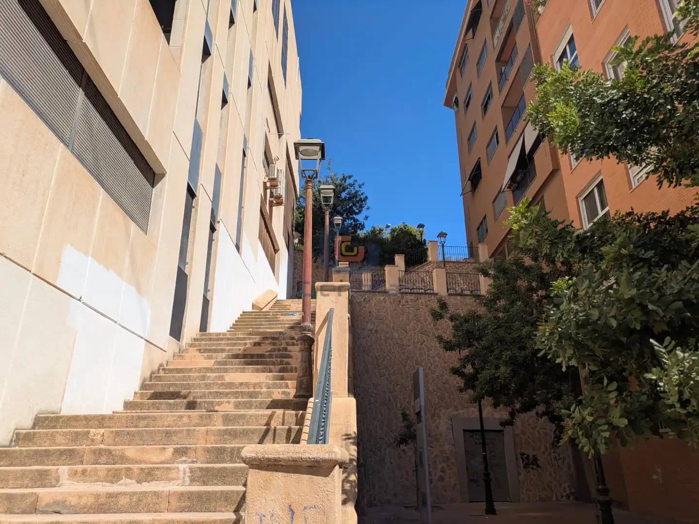 Außenansicht von Wohnungen zum Verkauf in Alicante / Alacant mit Klimaanlage, Heizung und Abstellraum