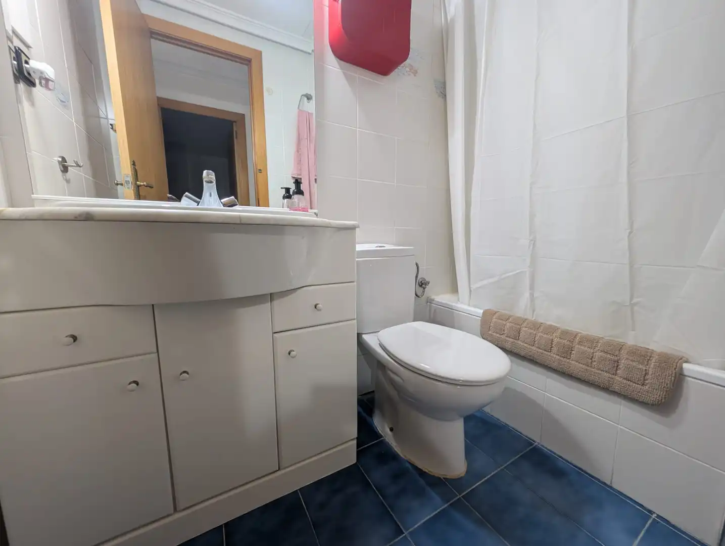 Bathroom of Flat for rent in Reus  with Heating, Furnished and Oven