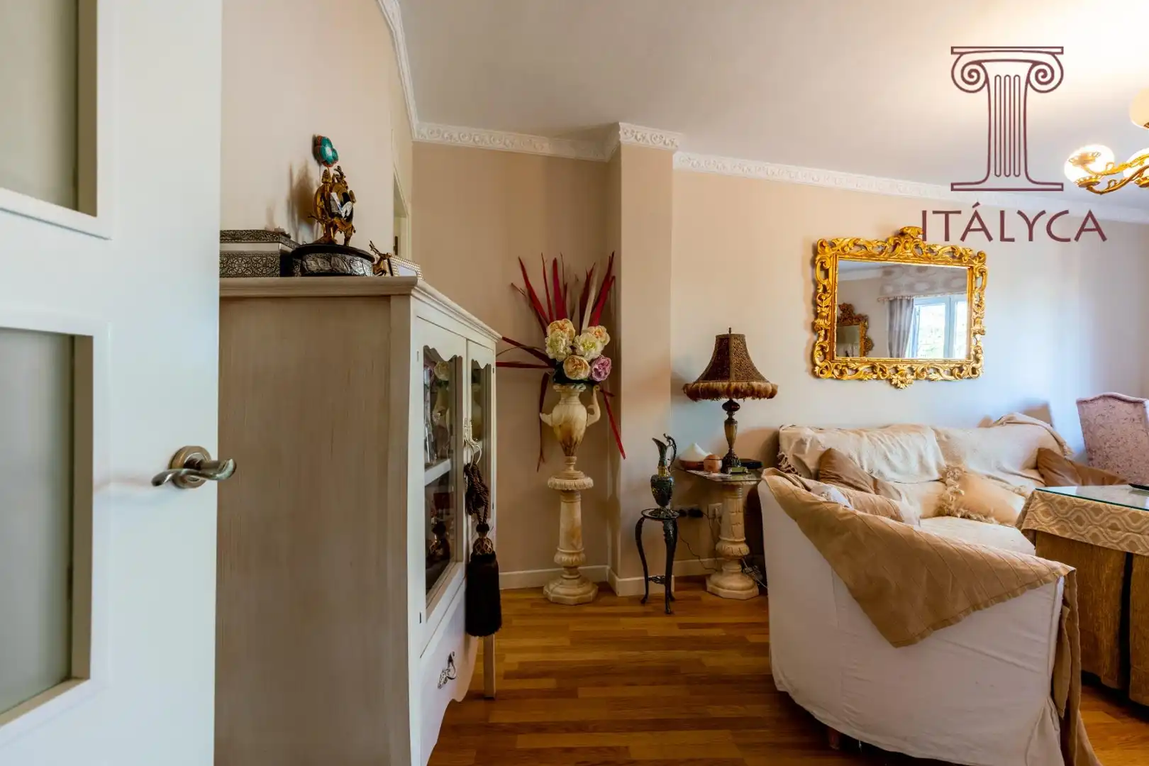 Living room of Flat for sale in Sevilla  with Air Conditioner, Heating and Terrace