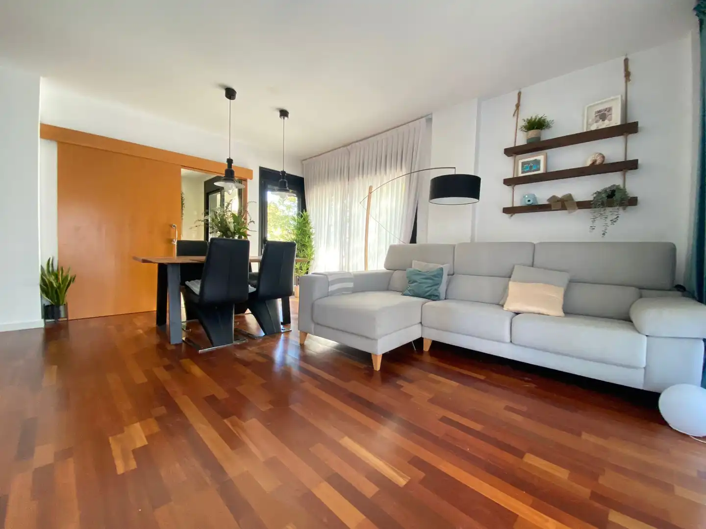 Sala d'estar de Pis en venda en Sant Adrià de Besòs amb Aire condicionat, Calefacció i Parquet