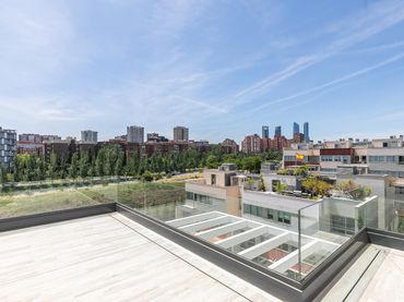 Penthouse with pool for sale in Calle de Dulce Chacón