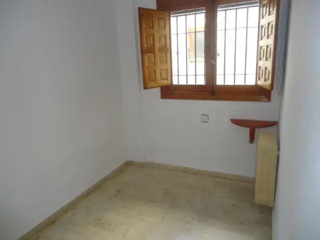 Habitación de Apartamento en venta en Granada con Calefacción