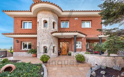 Vista exterior de Casa o xalet en venda en Castellvell del Camp amb Aire condicionat, Calefacció i Jardí privat