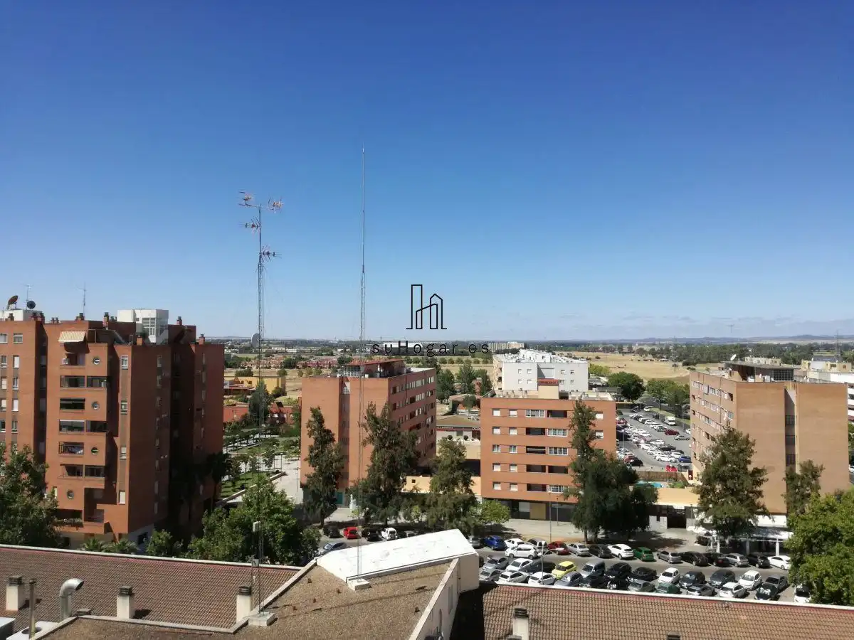 Vista exterior de Piso de alquiler en Badajoz con Amueblado y Balcón