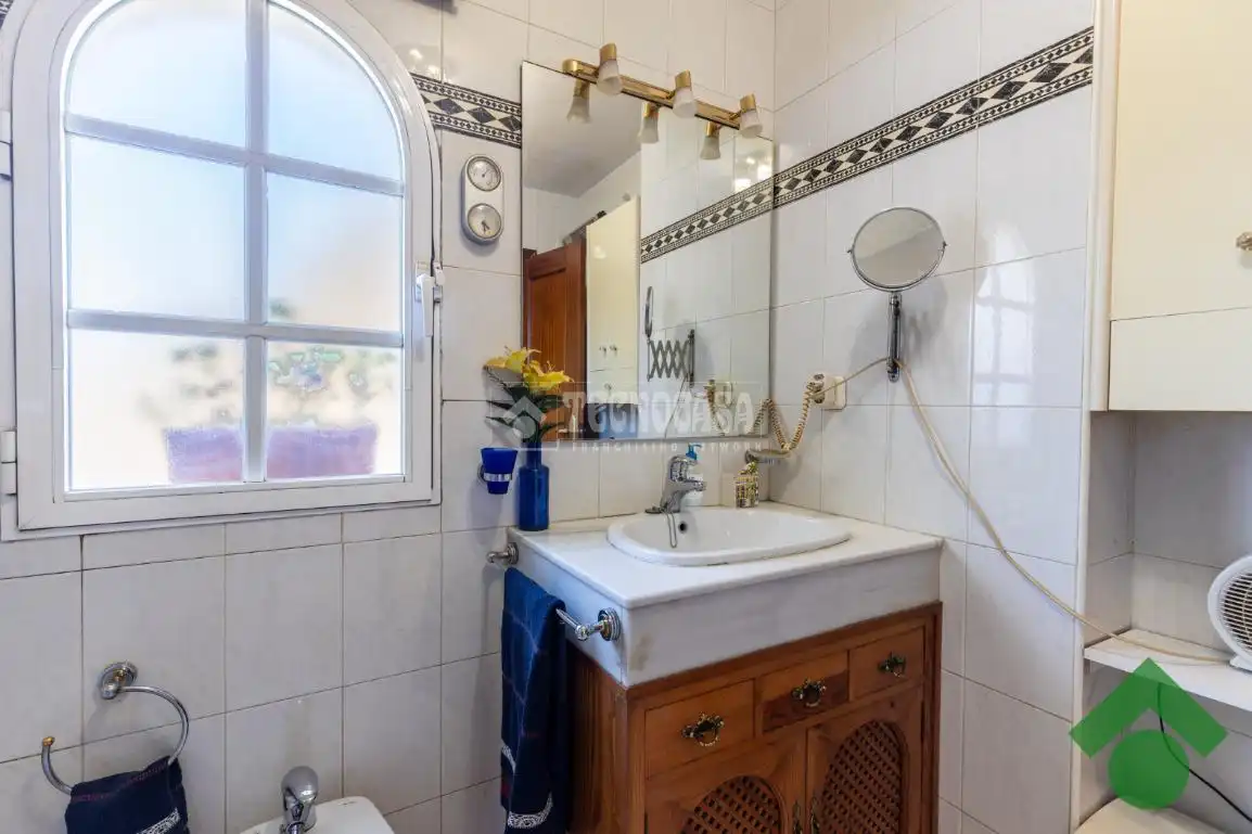 Badezimmer von Haus oder Chalet zum Verkauf in Albolote mit Privatgarten, Terrasse und Schwimmbad
