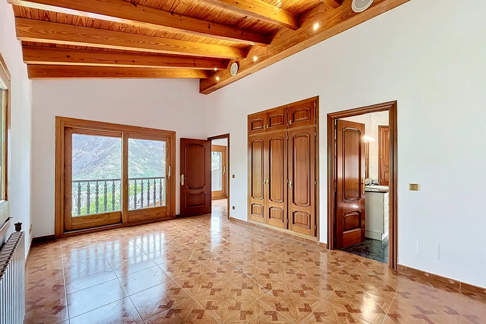 Haus oder Chalet zur Miete in Escaldes – Engordany mit Heizung, Privatgarten und Parkett