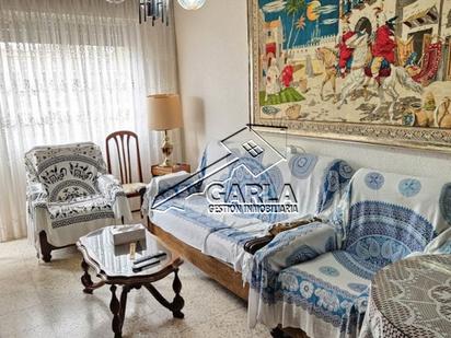 Living room of Flat for sale in Salamanca Capital  with Balcony