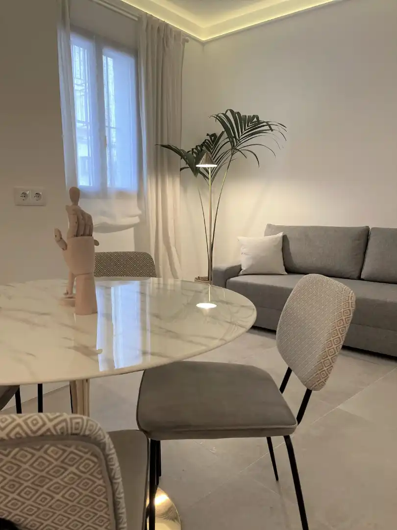 Sala de estar de Estudio de alquiler en Carmona con Aire acondicionado, Amueblado y Microondas