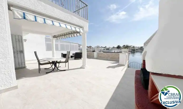 Terrassa de Casa adosada en venda en Empuriabrava amb Jardí privat i Moblat