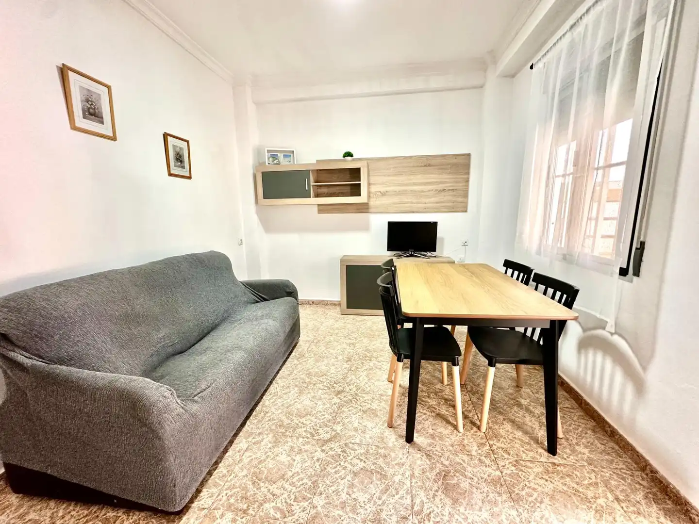 Sala d'estar de Apartament de lloguer en Miramar amb Terrassa, Moblat i Balcó