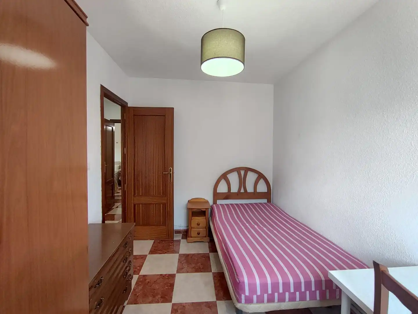 Habitación de Apartamento de alquiler en Granada
