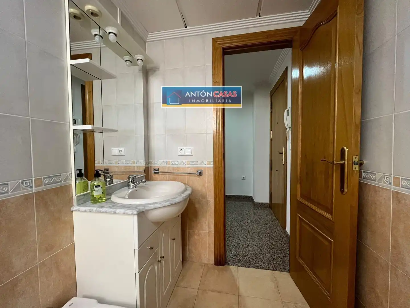 Baño de Piso de alquiler en Elda con Aire acondicionado, Amueblado y Balcón