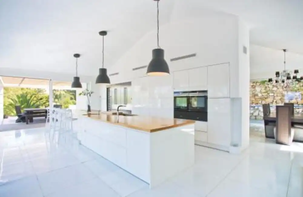 Cuina de Casa o xalet de lloguer en Marbella amb Aire condicionat, Jardí privat i Terrassa
