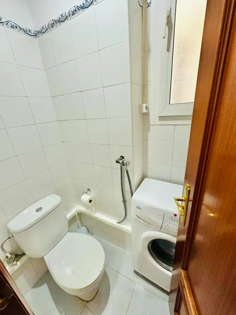 Bathroom of Study for rent in Granada  with Air Conditioner, Heating and Parquet flooring