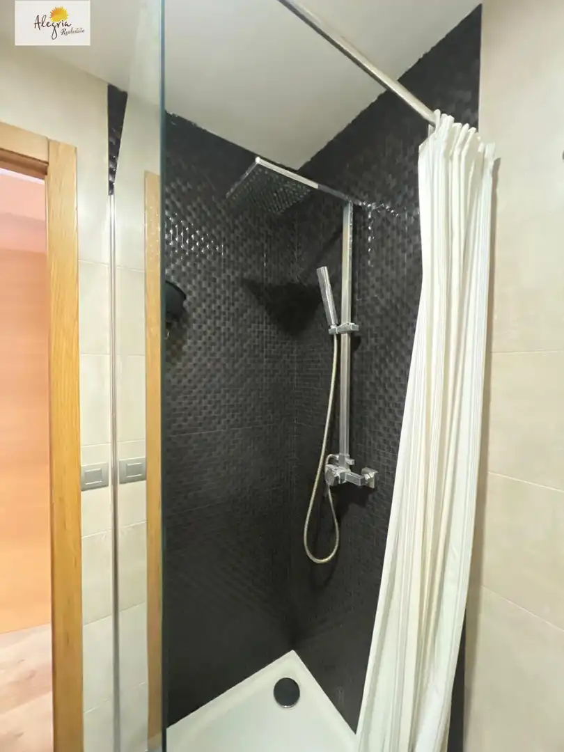 Baño de Piso en venta en Valencia con Aire acondicionado, Terraza y Amueblado