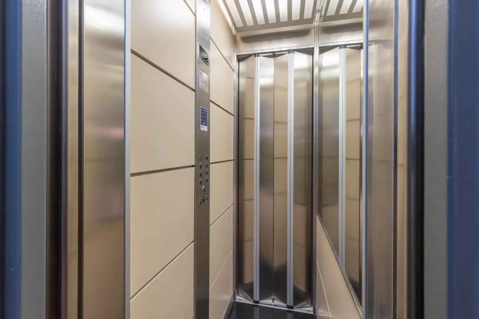 Flat for sale in Granada  with Air Conditioner and Terrace
