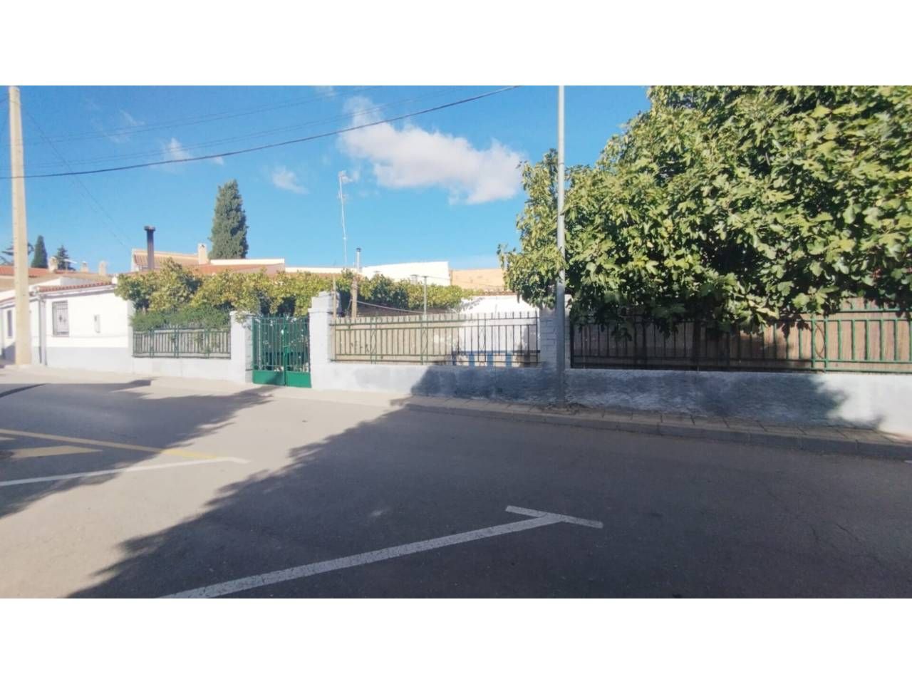 Vista exterior de Casa o xalet en venda en Benalúa amb Jardí privat