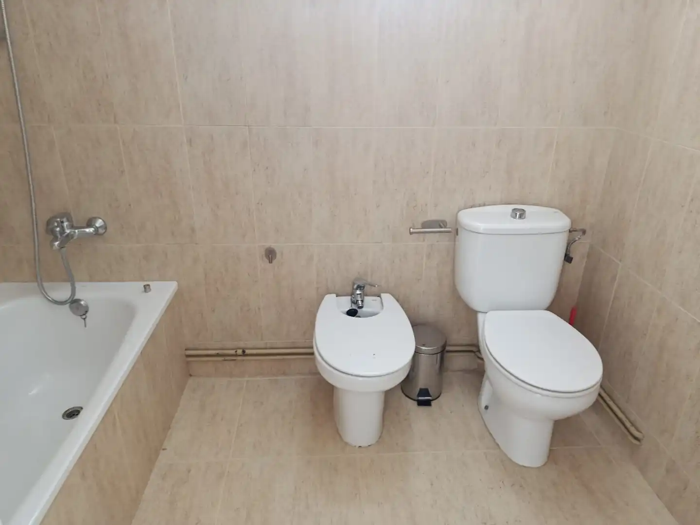 Baño de Piso en venta en Castellón de la Plana / Castelló de la Plana con Amueblado, Horno y Lavadora