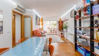 Living room of Flat for sale in Sant Cugat del Vallès  with Air Conditioner, Heating and Parquet flooring