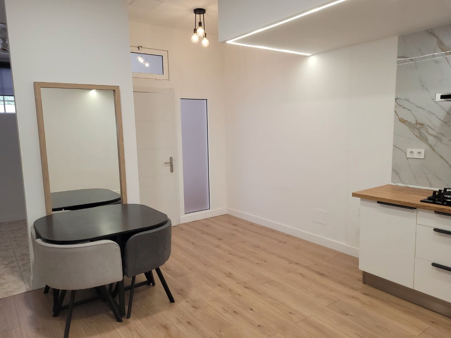 Menjador de Oficina de lloguer en Santa Lucía de Tirajana amb Internet