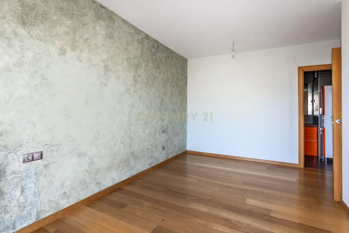 Habitación de Apartamento en venta en Badalona con Jardín privado, Piscina y Balcón