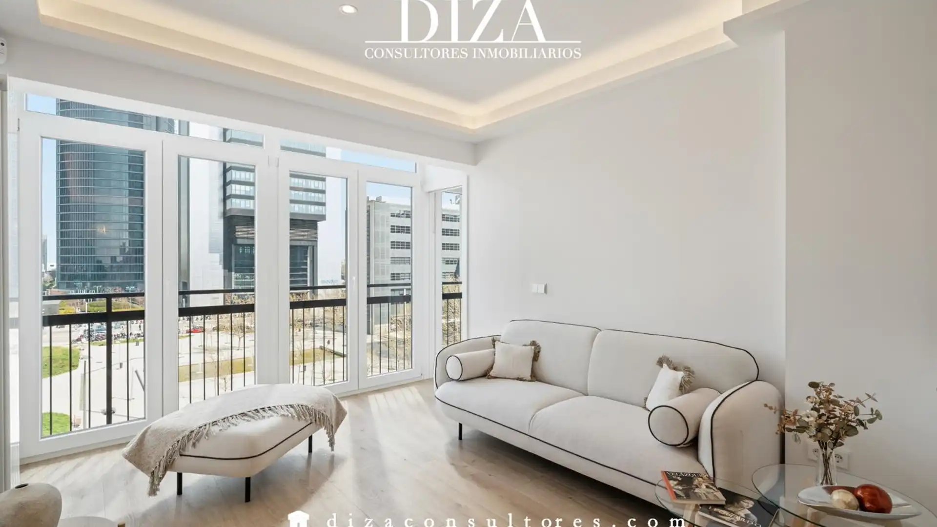 Sala de estar de Piso de alquiler en  Madrid Capital con Aire acondicionado, Calefacción y Amueblado