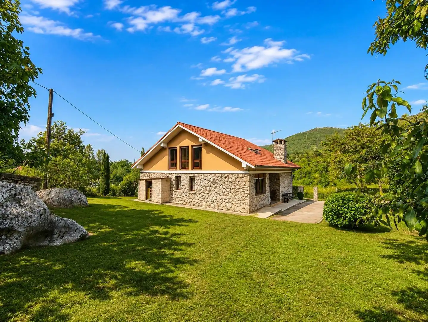 Vista exterior de Casa o chalet en venta en Villaescusa (Cantabria) con Calefacción, Jardín privado y Terraza