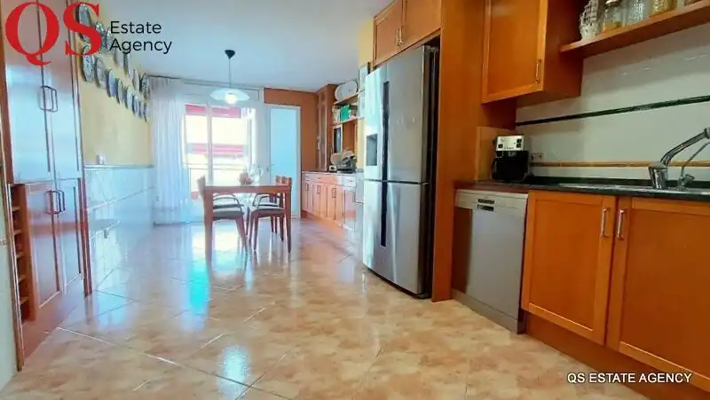 Cocina de Casa adosada en venta en Pineda de Mar con Aire acondicionado, Calefacción y Terraza