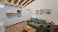 Sala d'estar de Apartament en venda en  Madrid Capital