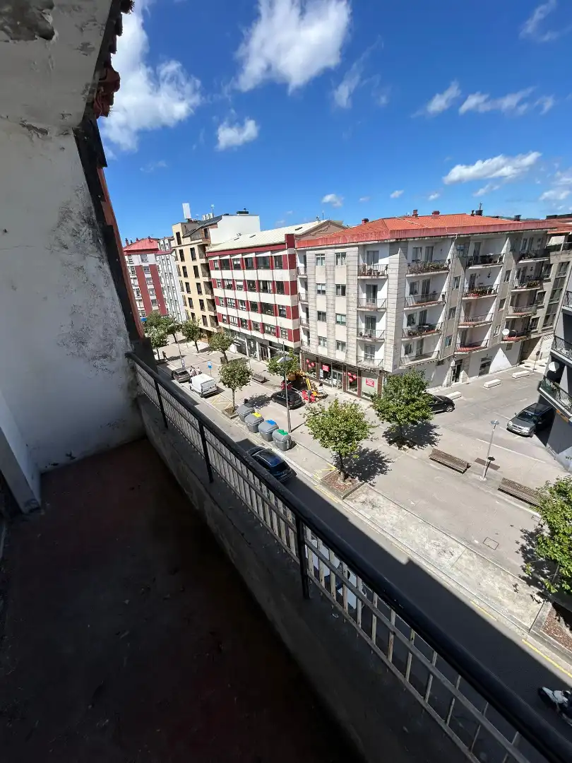 Vista exterior de Piso en venta en Pontevedra Capital  con Calefacción y Balcón