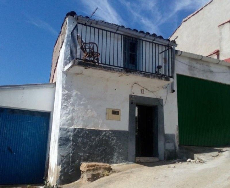 Vista exterior de Casa o xalet en venda en Alcuéscar amb Jardí privat