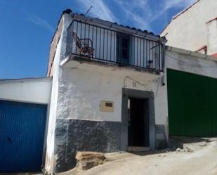 Vista exterior de Casa o xalet en venda en Alcuéscar amb Jardí privat