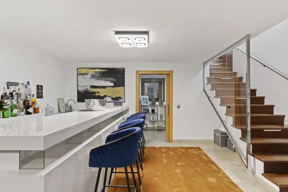 Einfamilien-Reihenhaus zur Miete in Benahavís mit Klimaanlage, Privatgarten und Terrasse