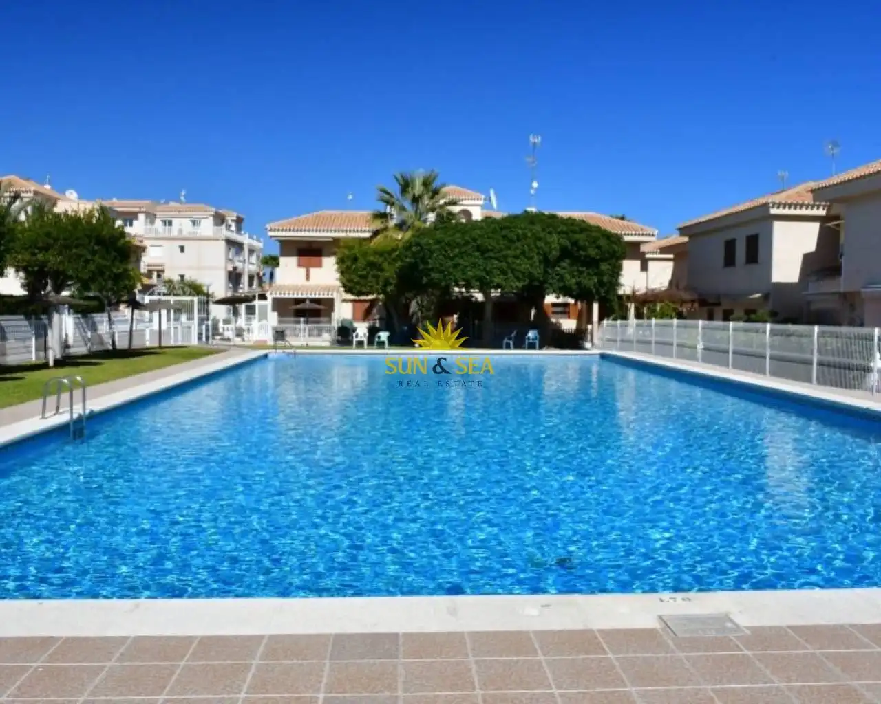 Piscina de Casa o xalet de lloguer en Orihuela amb Aire condicionat, Calefacció i Terrassa