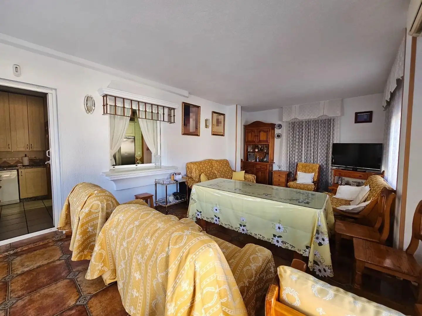 Sala d'estar de Casa o xalet en venda en Córdoba amb Aire condicionat, Calefacció i Jardí privat