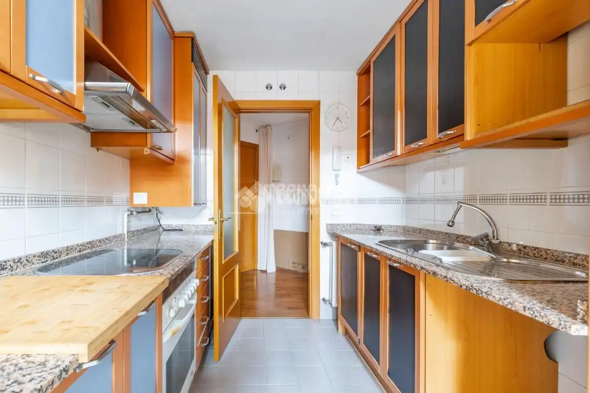 Kitchen of Flat for sale in Madrid  with Heating, Parquet flooring and Storage room