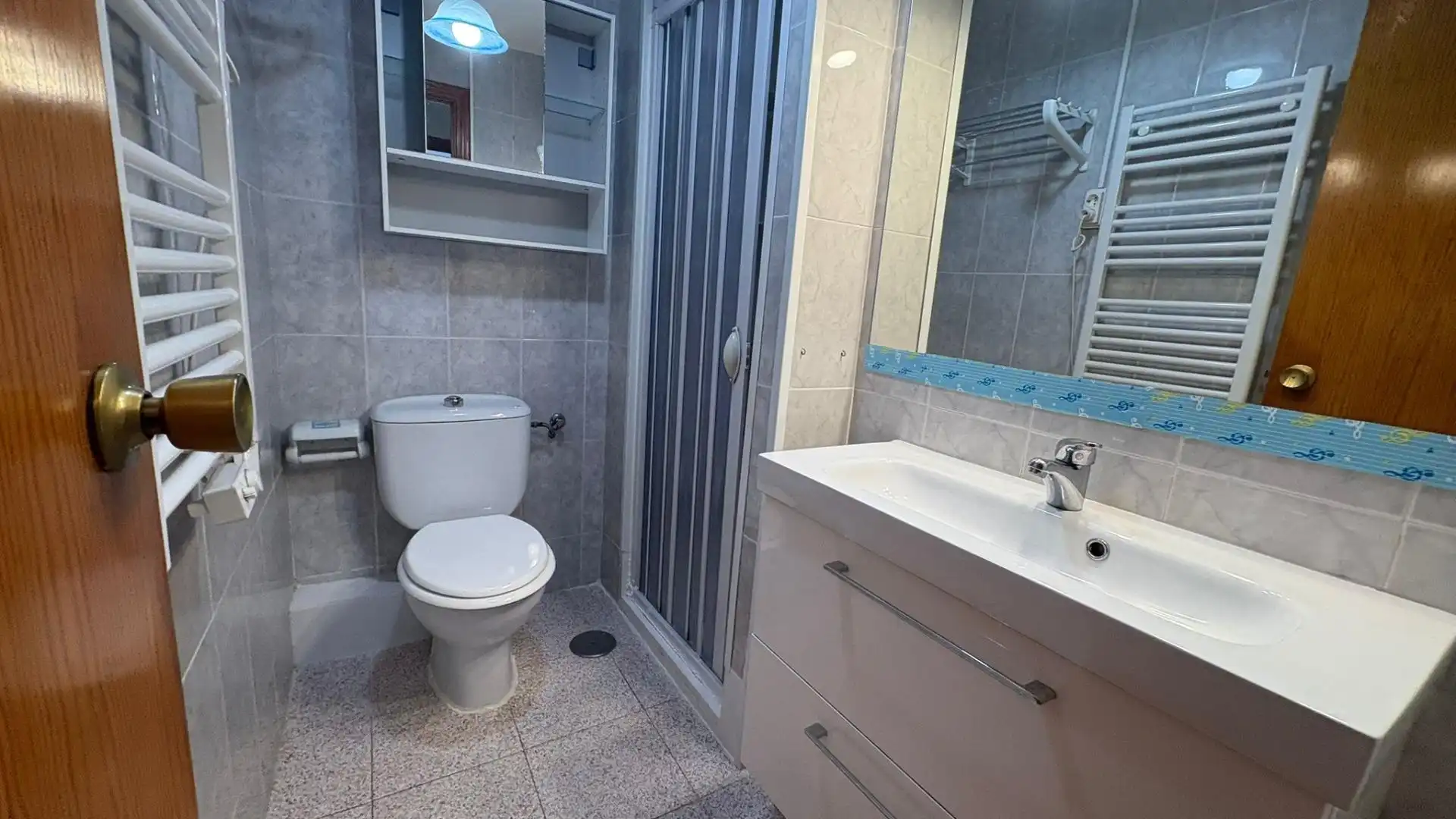 Bany de Pis en venda en Torremolinos amb Aire condicionat, Terrassa i Balcó