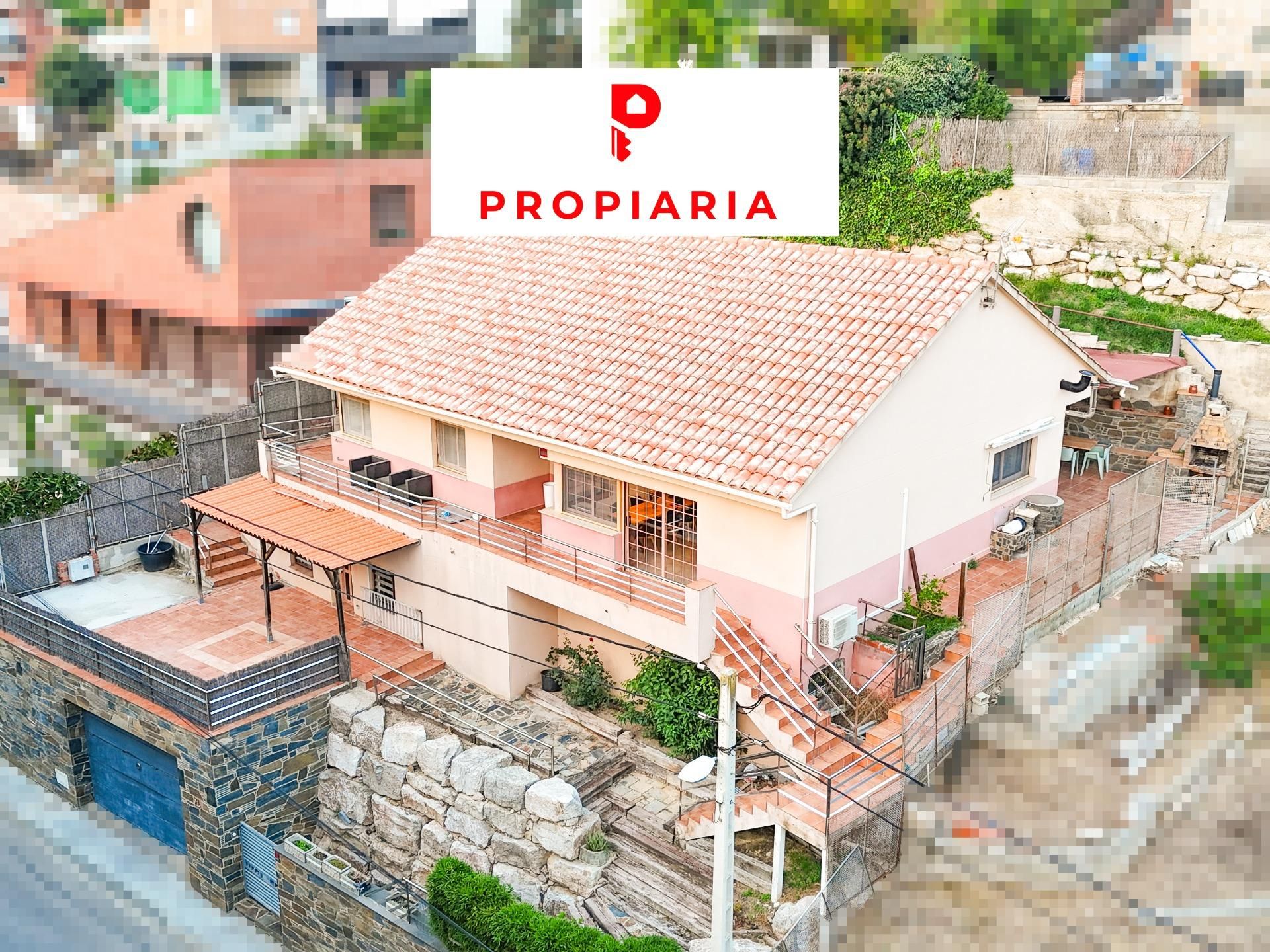 Vista exterior de Casa o xalet en venda en Rubí amb Aire condicionat, Calefacció i Jardí privat