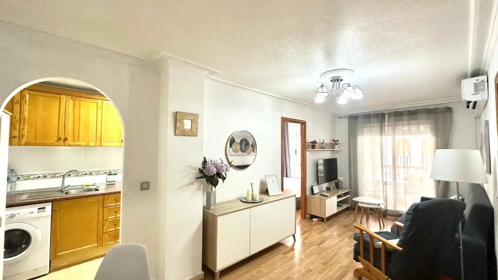 Living room of Flat for rent in Torrevieja  with Heating, Furnished and Washing machine