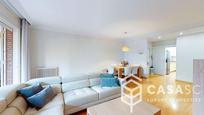 Sala d'estar de Pis en venda en Sant Cugat del Vallès amb Aire condicionat i Terrassa