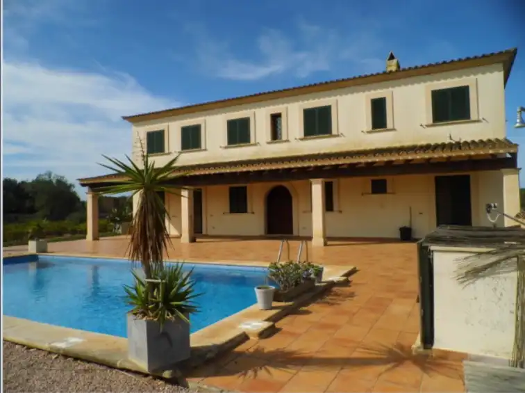 Houses for sale in Es Llombards