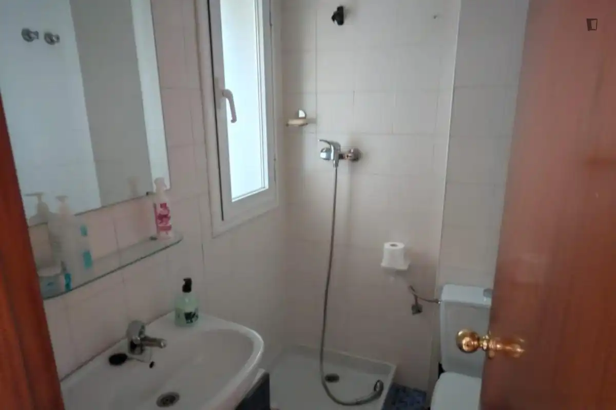 Bany de Apartament per a compartir en Cerdanyola del Vallès amb Calefacció, Moblat i Rentadora