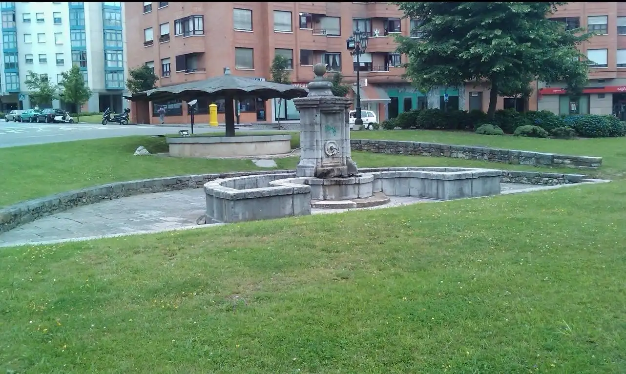 Vista exterior de Pis en venda en Oviedo  amb Calefacció i Parquet