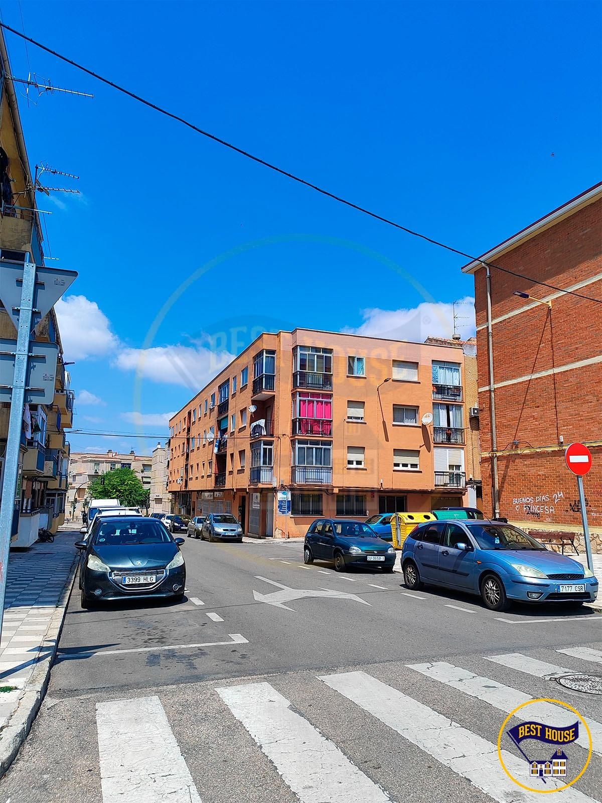 Vista exterior de Pis en venda en Cuenca Capital amb Terrassa i Balcó