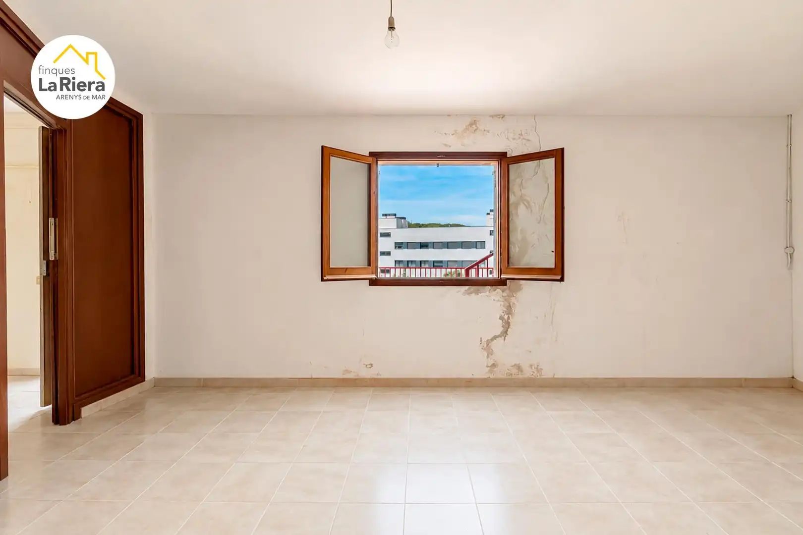 Sala d'estar de Casa o xalet en venda en Arenys de Mar amb Calefacció, Jardí privat i Terrassa