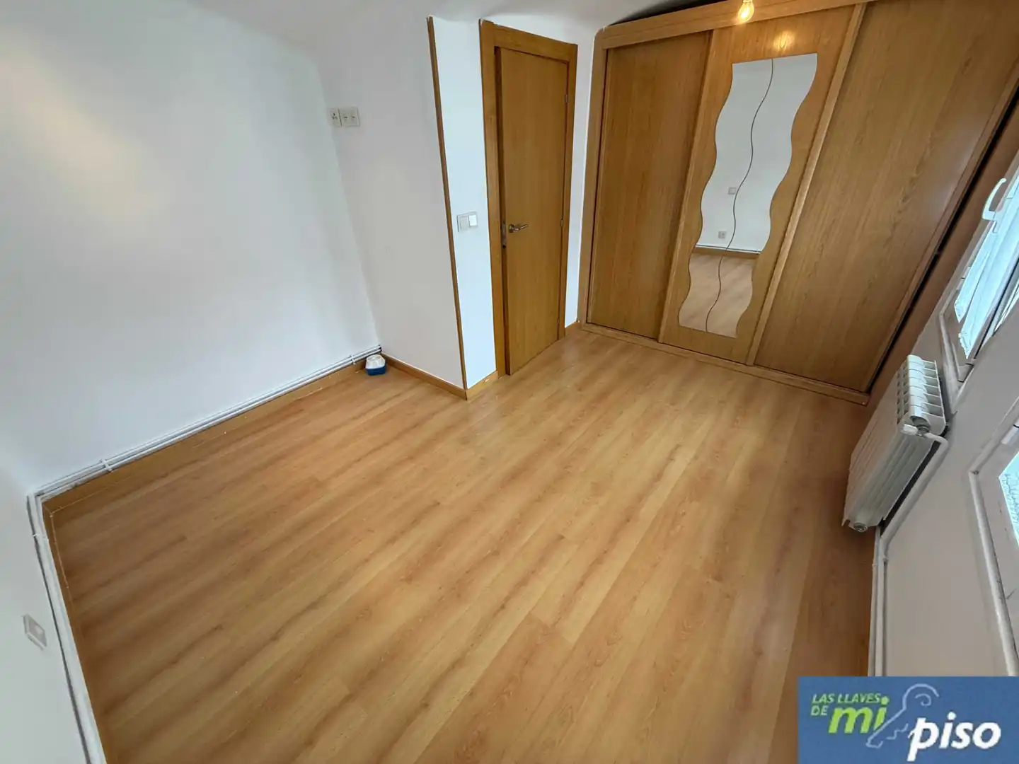 Dormitori de Casa adosada en venda en Cabezón de Pisuerga amb Calefacció, Jardí privat i Parquet