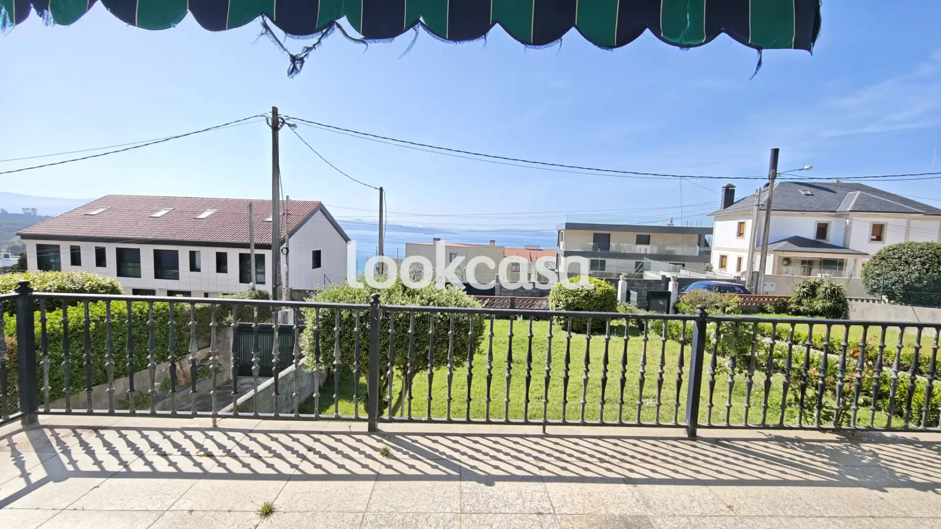 Vista exterior de Casa o xalet en venda en Sanxenxo amb Calefacció, Jardí privat i Terrassa