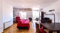 Sala d'estar de Apartament en venda en  Madrid Capital amb Aire condicionat i Terrassa